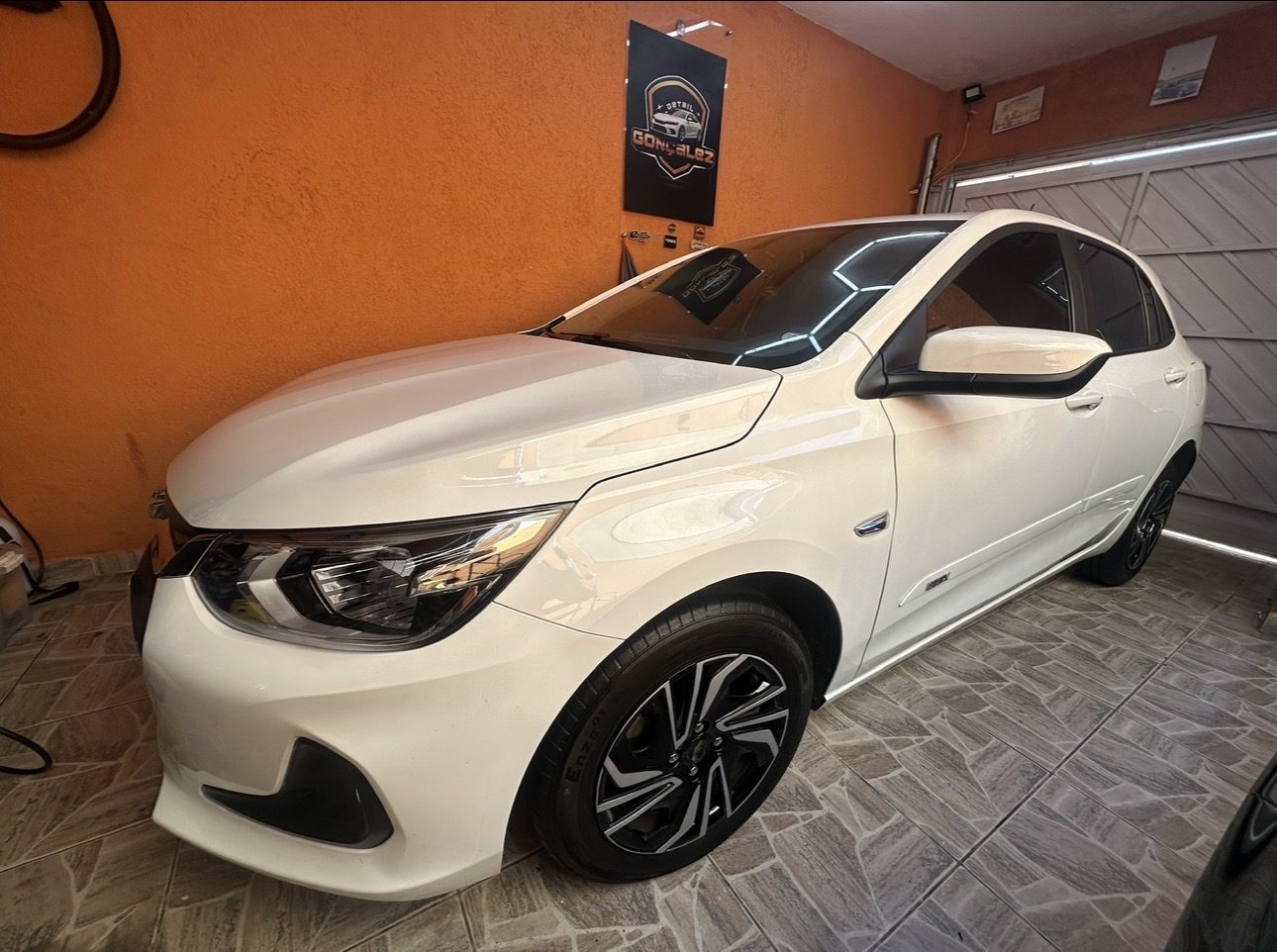 Hatch branco polido no estúdio Gonçalez Detail
